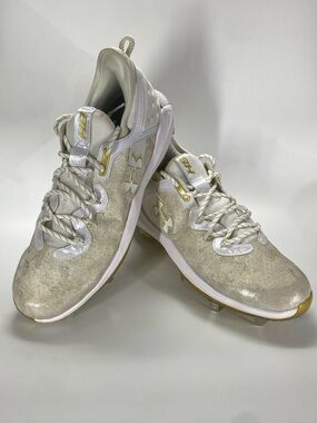 Under Armour Harper Cleats Mens 12.5 White Gold Metal Baseball Shoes NWOB